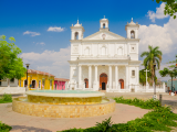 Iglesia Santa Lucia, Suchitoto (Salvador, Dreamstime)