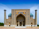 Madrasa Sher Dor na náměstí Registan, Samarkand (Uzbekistán, Dreamstime)
