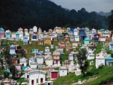 Hřbitov ve vesnici Chichicastenango (Guatemala, Dreamstime)