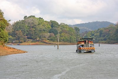 plavba po Périjárském jezeře, Kerala, Indie (Indie, Shutterstock)