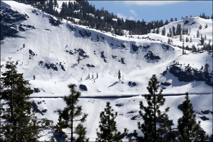 laviny ohrožují trať v pohoří Sierra Nevada (USA, Michal Čepek)