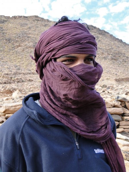 Tuareg pod horou Assekrem (Alžírsko, Katarina Maruškinová)