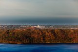 Výhled na Granadu přes jezero kráteru Laguna de Apoyo (Nikaragua, Shutterstock)