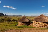 Tradiční obydlí (Lesotho, Shutterstock)