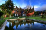 Tradiční dům Minangkabau, Sumatra (Indonésie, Shutterstock)