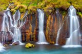 Vodopády Hraunfossar (Island, Dreamstime)