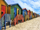Barevné domy na pláži Muizenberg (Jihoafrická republika, Pixabay.com)