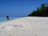 Procházka po pláži (Maledivy, Michal Čepek)