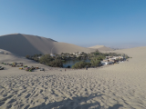 Laguna Huacachina uprostřed písečných dun (Peru, Tereza Sikorová)