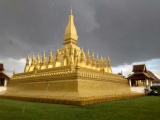 Stúpa That Luang v Vientiane (Laos, Bc. Patrik Balcar)