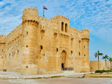Středověká Citadela v Alexandrii (Egypt, Dreamstime)