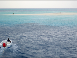 kotvení lodě (Maledivy, Michal Čepek)