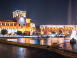 Náměstí republiky, tančící fontány, Jerevan (Arménie, Dreamstime)
