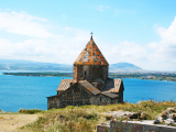 Sevanavank, jezero Sevan (Arménie, Dreamstime)