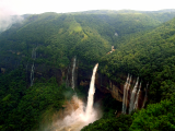 vodopád Nohkalikai Cherrapunjee, Meghalaya (Bangladéš,  Dreamstime)