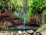 vodopády u levády 25 Fontes (Portugalsko, Dreamstime)