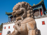 Chengde mountain resort, kamenný lev (Čína,  Dreamstime)