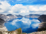 Vulkanické skalnaté hory, jezero Tianchi, Changbaishan (Čína,  Dreamstime)