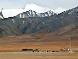 160 km od Golmud, pohoří Kunlun (Čína,  Shutterstock)
