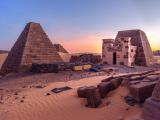 Pyramidy v Meroe (2) (Súdán, Dreamstime)