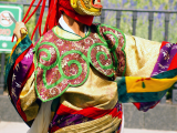 Bhútánský tanečník (Bhútán, Shutterstock)