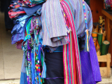 Obchodnice s textilem (Guatemala, Shutterstock)