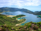 Lagoa do Fogo,  ostrov Sao Miguel, Azory (Portugalsko, Shutterstock)