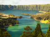 kalderové jezero, ostrov Sao Miguel, Azory (Portugalsko, Shutterstock)