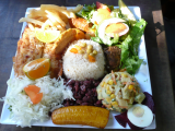 tradiční kostarické menu Casados (Kostarika, Stanislav Štipl)