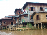 Chatrče zemědělců a rybářů, jezero Inle (Barma, Zdeňka Benešová)