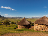 Tradiční obydlí (Lesotho, Shutterstock)