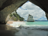 Cathedral Cove (Nový Zéland,  Shutterstock)
