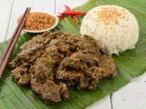 Nasi Rendang (Malajsie, Shutterstock)