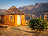 Typické obydlí v Dračích horách (Lesotho, Shutterstock)