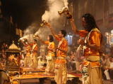 Tradiční gangapúdža - bohoslužba k uctění Gangy ve Váránasí (Indie, Michal Čepek)