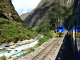 vlak na Machu Picchu, údolí řeky Urubamba (Peru, Shutterstock)