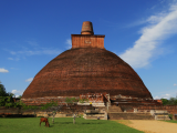 dagoba, Anuradhapura (Srí Lanka, Ing. Katka Maruškinová)