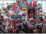 Pohřební průvod a tržiště, Chichicastenango (Guatemala, Pavel Klos)