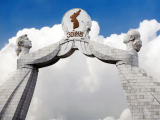 Dálnici z Pjongjangu do Kaesongu zastřešuje symbol pospolitosti Korejského poloostrova (KLDR,  Dreamstime)