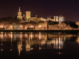 noční Avignon (Francie,  Dreamstime)