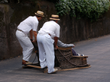 jízda v proutěných saních, Funchal, Madeira (Portugalsko, Dreamstime)