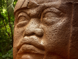 Olmécká hlava (Mexiko, Dreamstime)