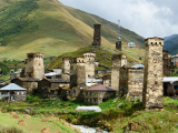 Vesnice Chazhashi, Svaneti (Gruzie, Dreamstime)