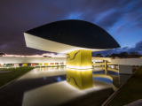 Oscar Niemeyer Museum, Paraná (Brazílie, Dreamstime)