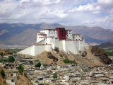 Zrekonstruovaný dzong, Shigatse (Čína,  Michal Čepek)