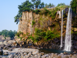 Vodopád Jeongbang, ostrov Čedžu (Jižní Korea, Dreamstime)