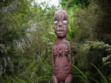 Maorská řezba (Nový Zéland, Dreamstime)