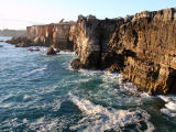 útesy Cascais (Portugalsko,  Dreamstime)