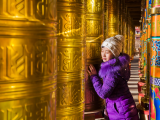 Budhistické modlitební mlýnky, Tibet (Čína,  Dreamstime)