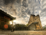 čínský chrám a ruiny kostela Sv. Pavla, Macao (Čína, Dreamstime)